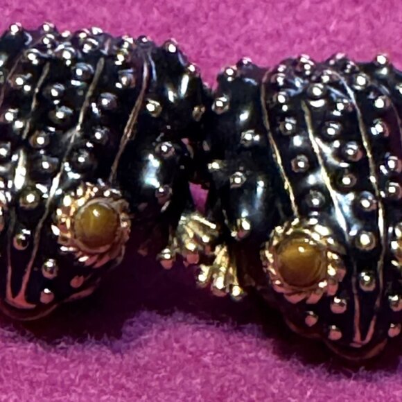 Vintage Ciner Frog Clip-On Earrings Gold-Tone & Black With 1 Inch Unique Retro D - Picture 1 of 3